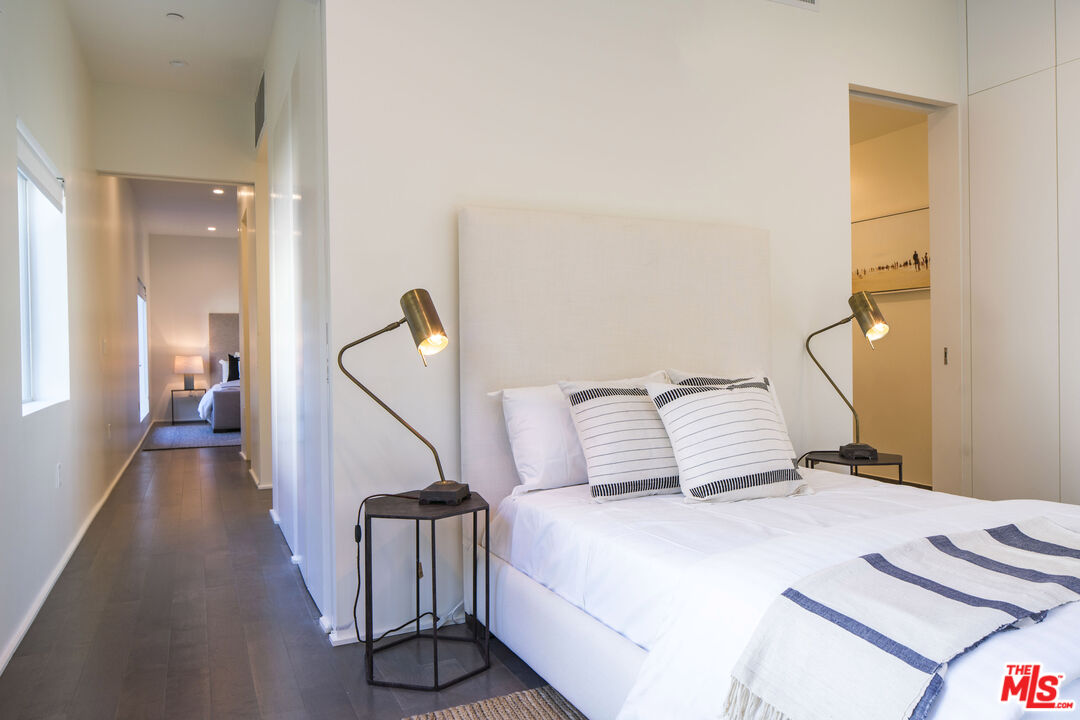 935 N San Vicente Blvd