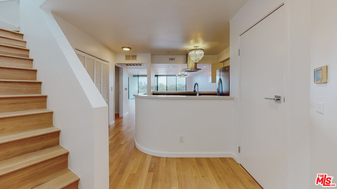 8704 Santa Monica BLVD Unit: PH2
