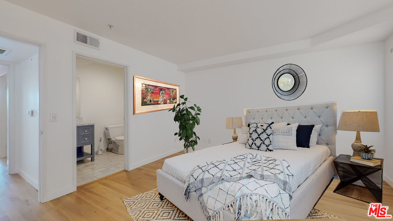 8704 Santa Monica BLVD Unit: PH2