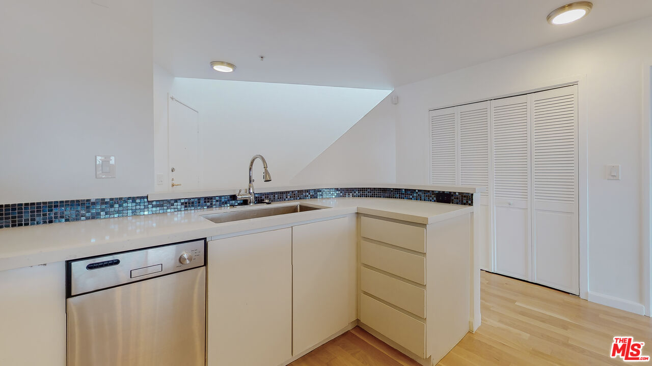8704 Santa Monica BLVD Unit: PH2