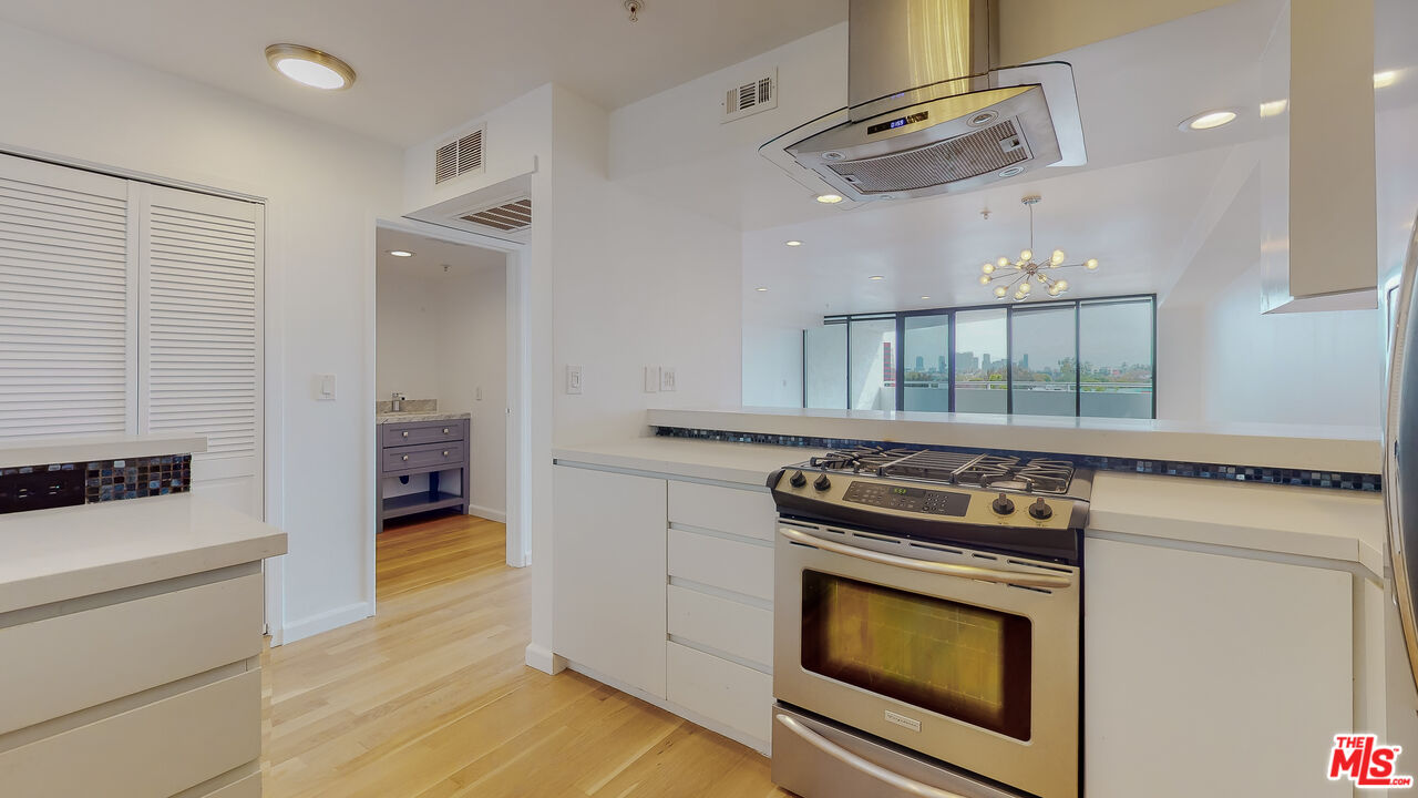 8704 Santa Monica BLVD Unit: PH2