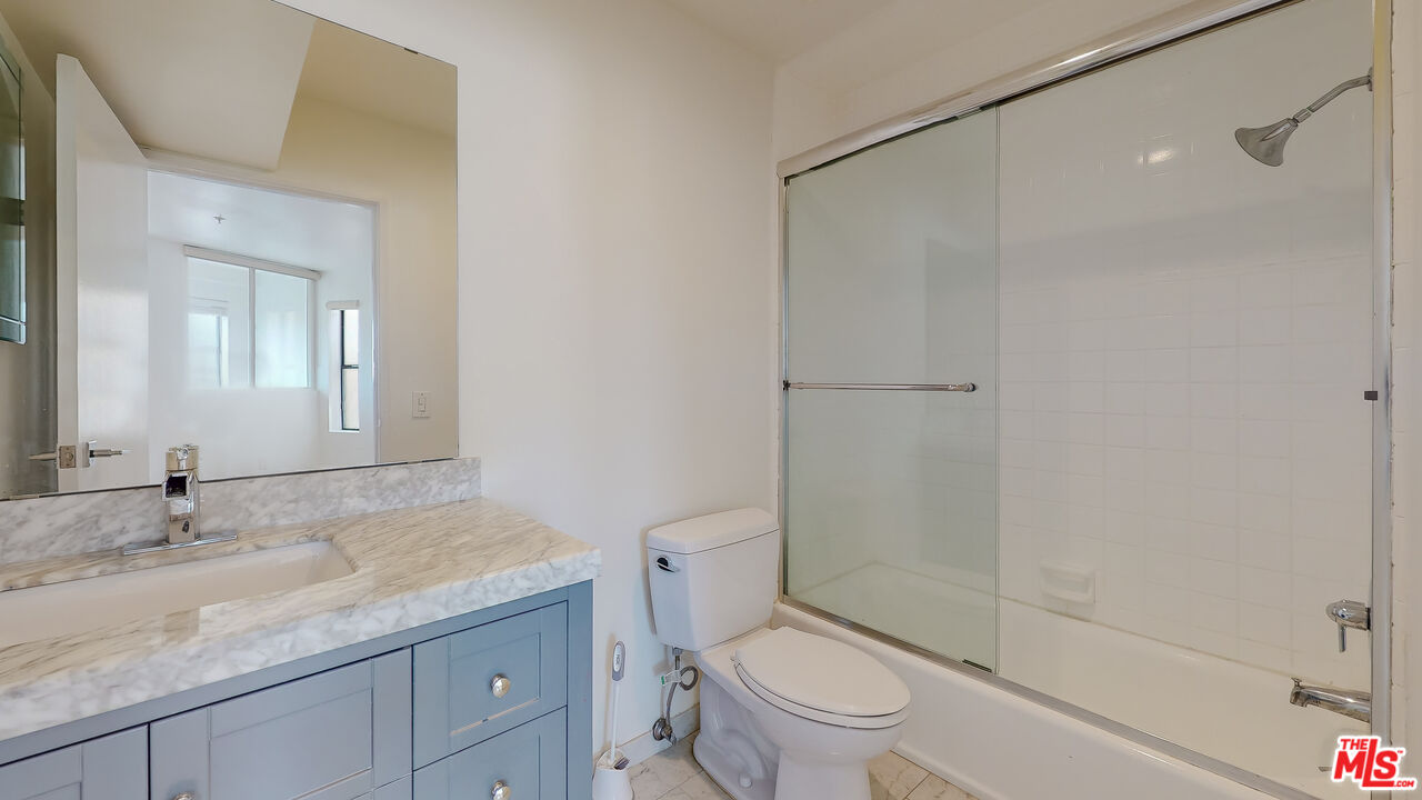 8704 Santa Monica BLVD Unit: PH2