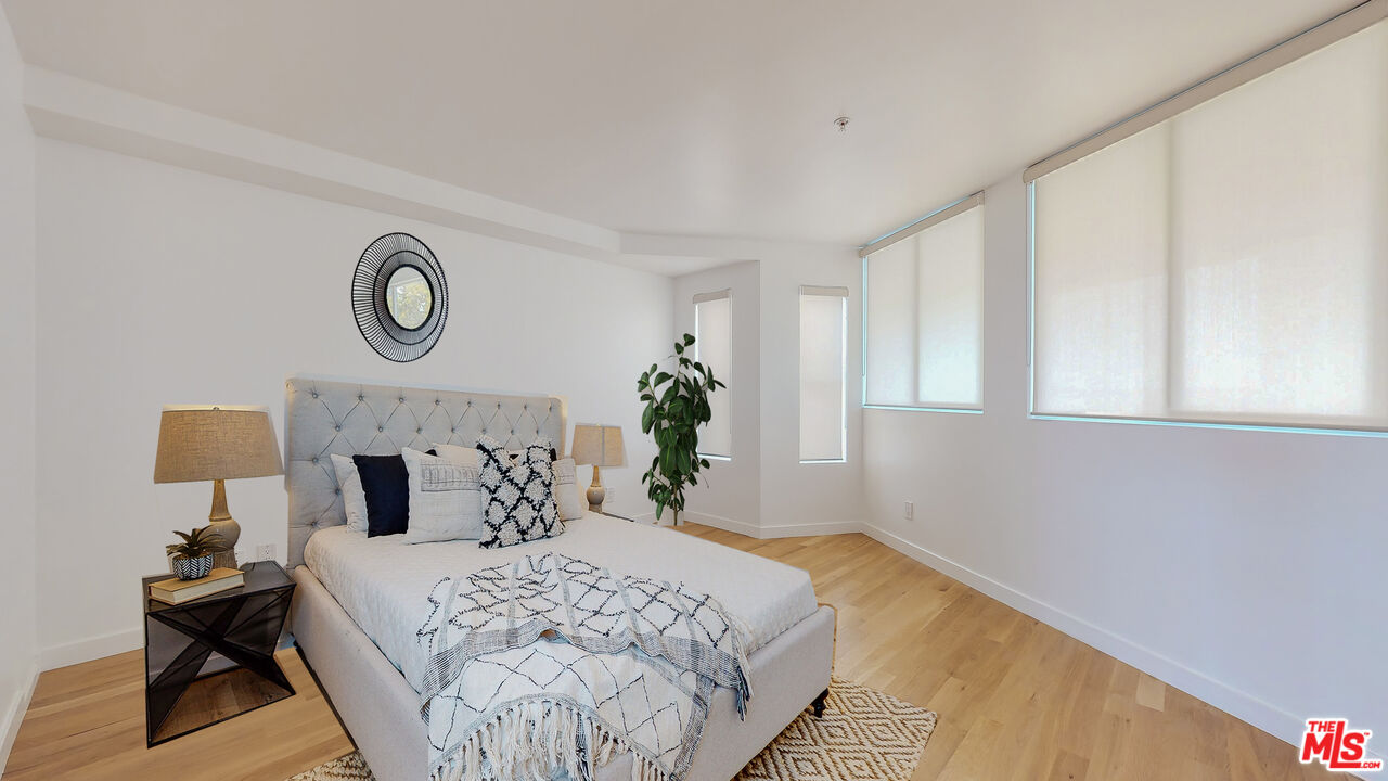 8704 Santa Monica BLVD Unit: PH2