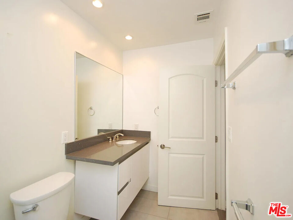 11509 Wyoming Ave Unit: 3