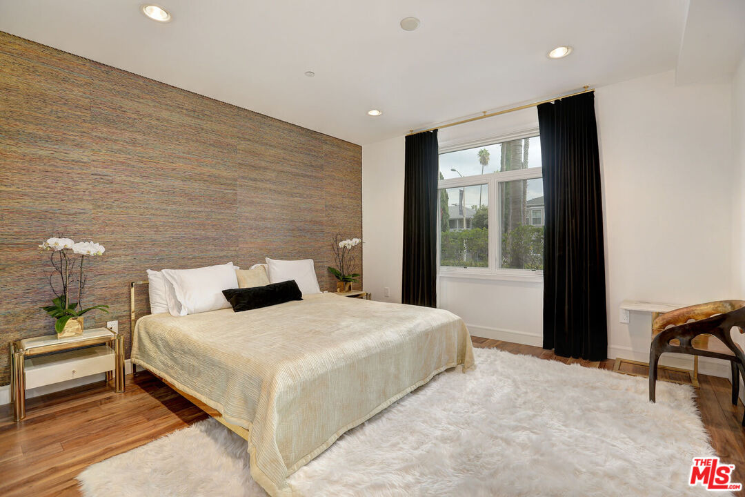 447 N Doheny Dr Unit: 101