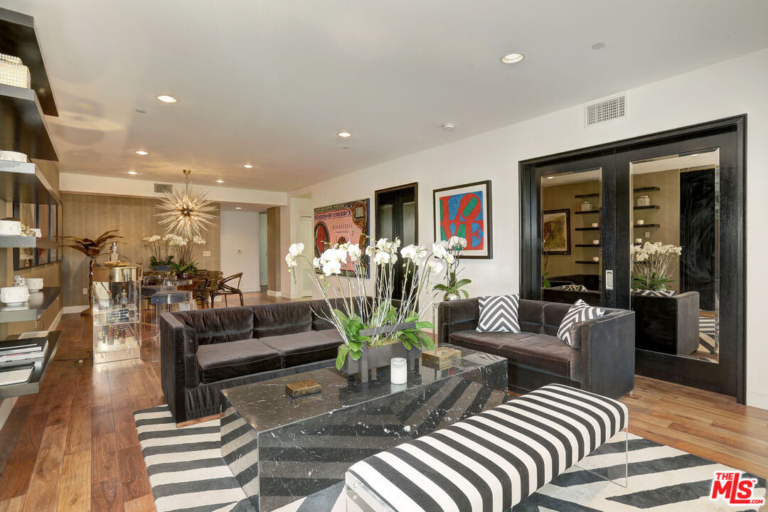 447 N Doheny Dr Unit: 101