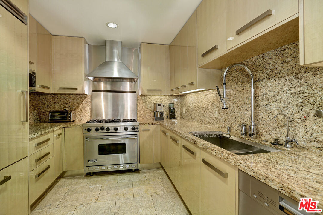 447 N Doheny Dr Unit: 101