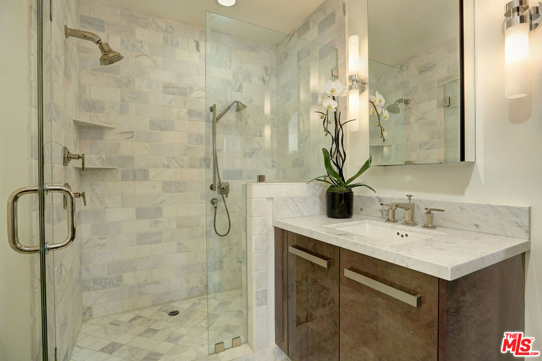 447 N Doheny Dr Unit: 101