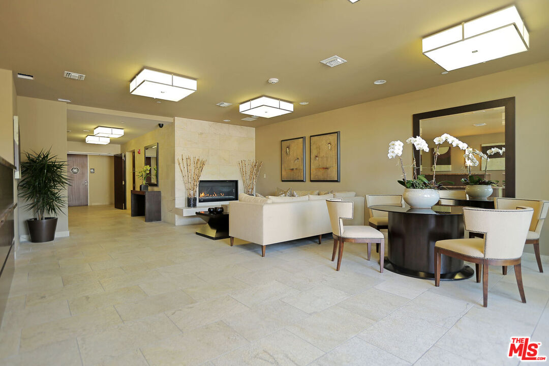 447 N Doheny Dr Unit: 101