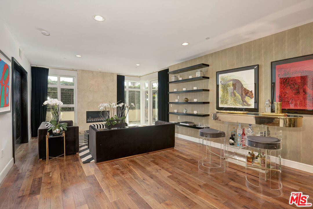 447 N Doheny Dr Unit: 101