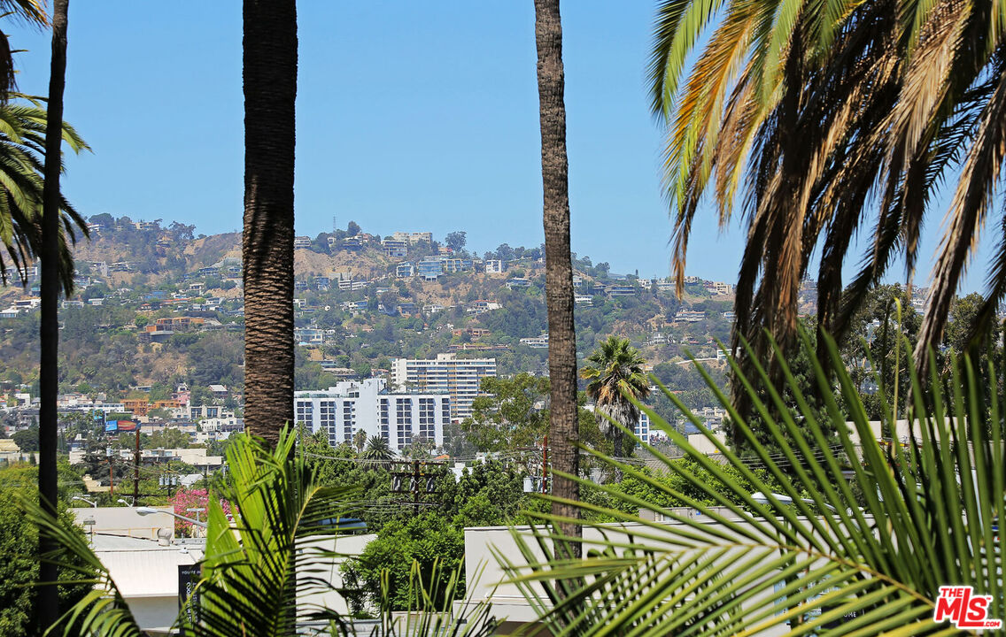 447 N Doheny Dr Unit: 101