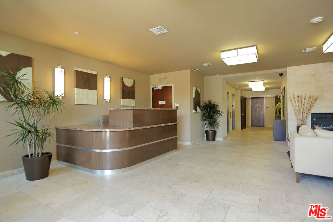 447 N Doheny Dr Unit: 101