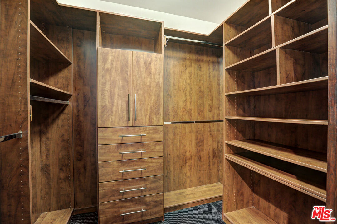 447 N Doheny Dr Unit: 101