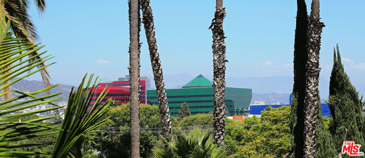 447 N Doheny Dr Unit: 101