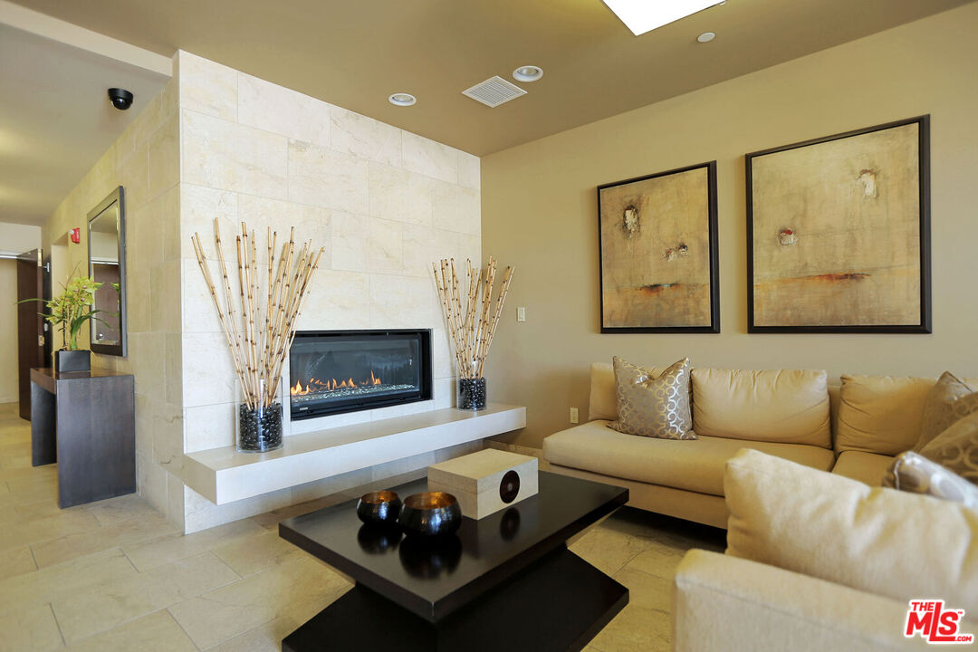 447 N Doheny Dr Unit: 101