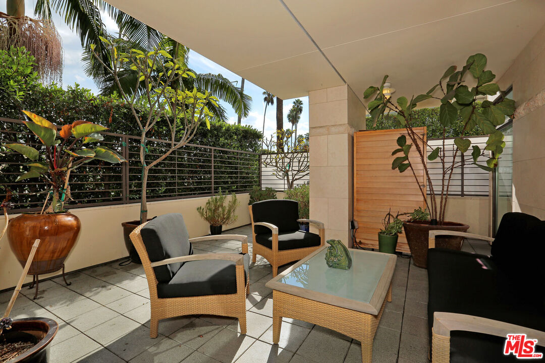 447 N Doheny Dr Unit: 101