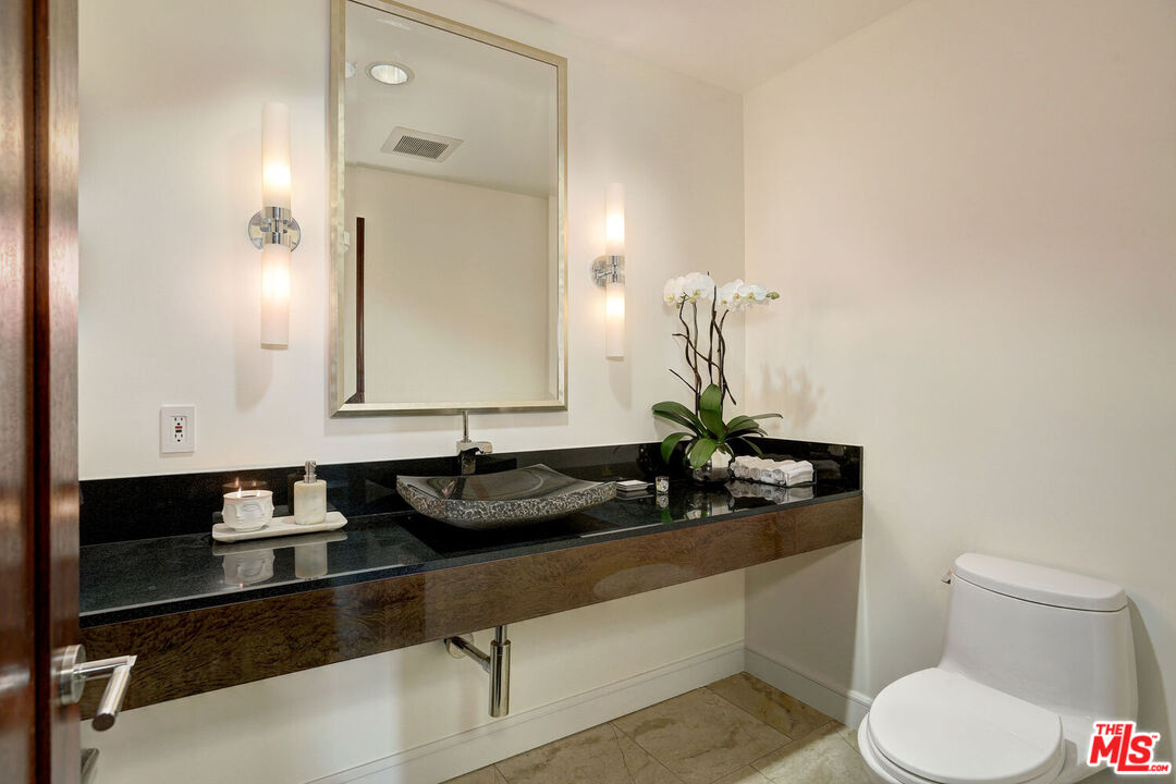 447 N Doheny Dr Unit: 101