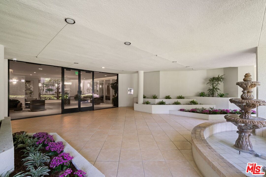 2122 Century Park Ln Unit: 111