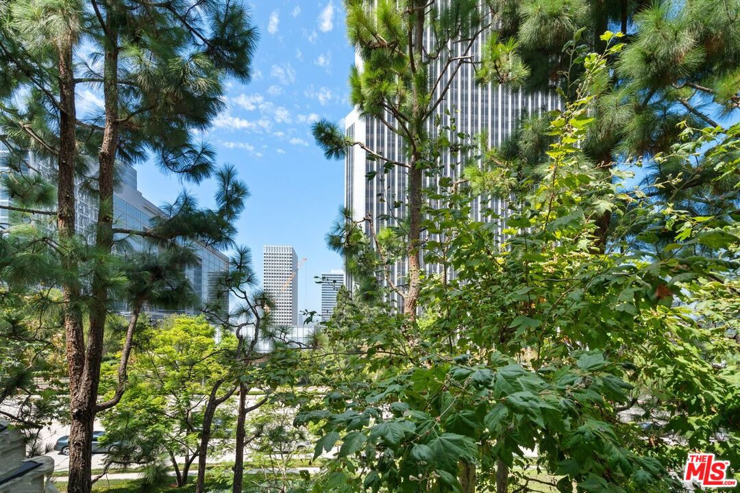 2122 Century Park Ln Unit: 111