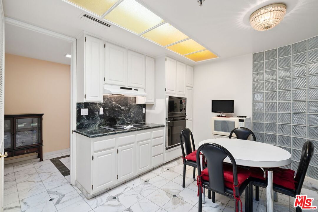 2122 Century Park Ln Unit: 111