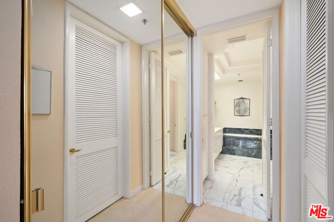 2122 Century Park Ln Unit: 111