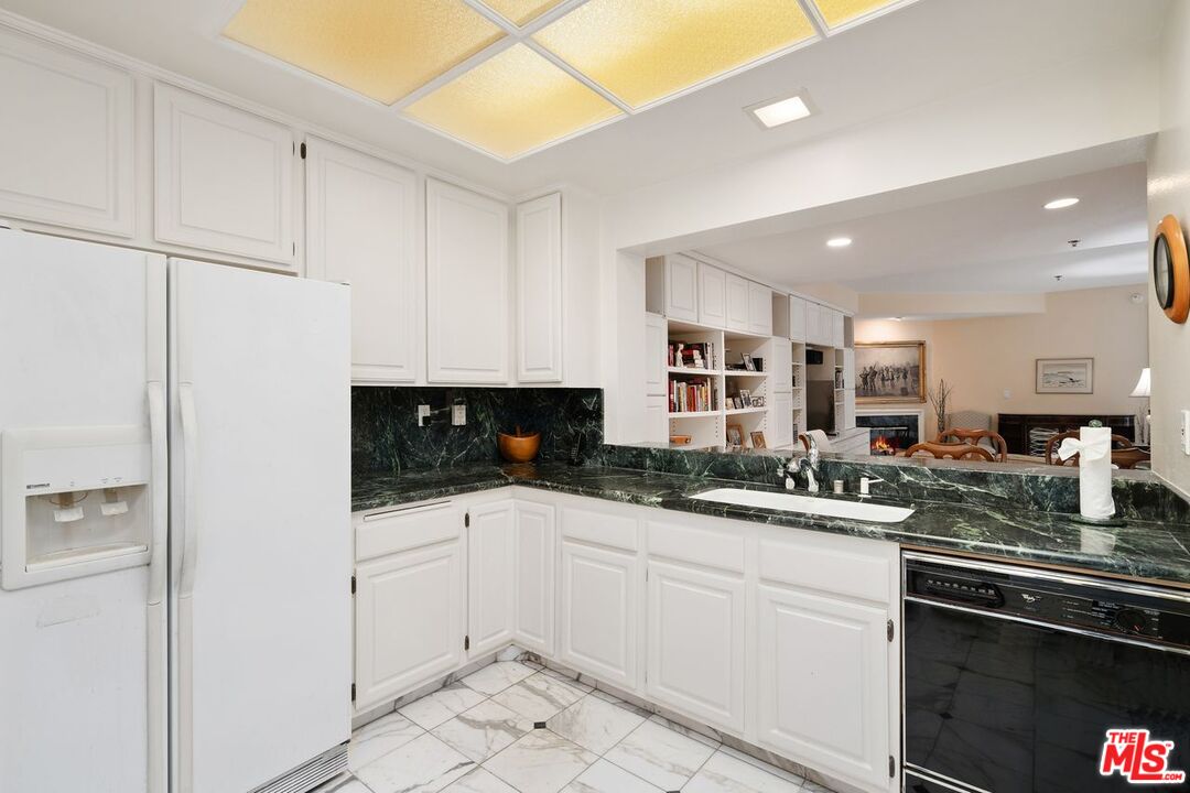 2122 Century Park Ln Unit: 111