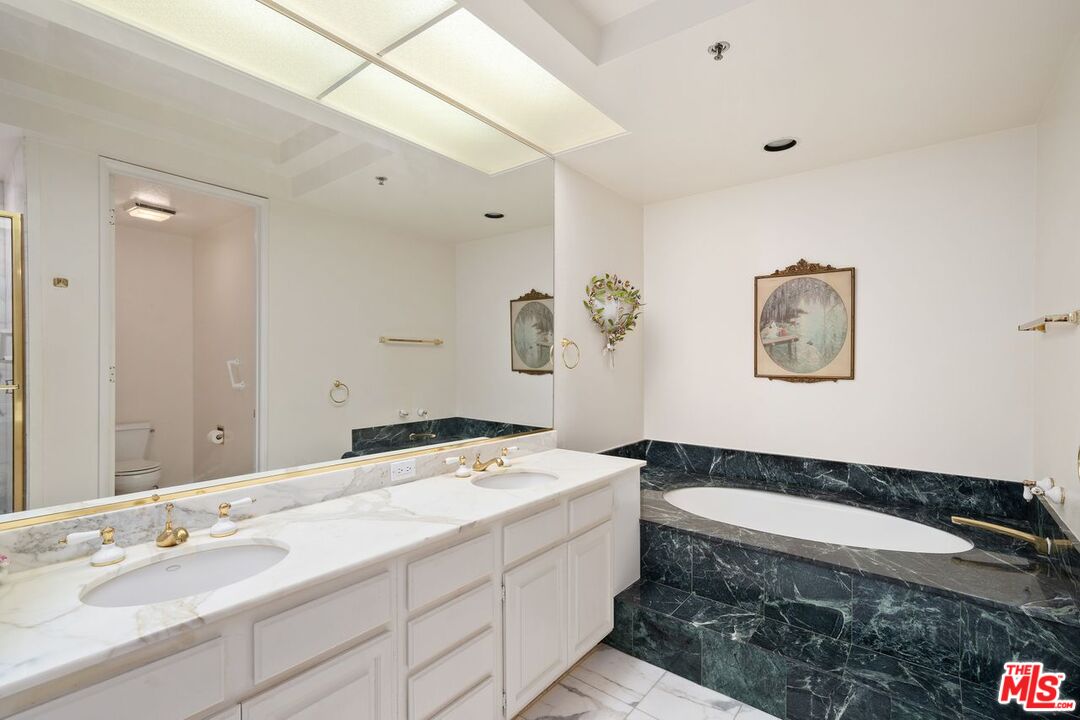 2122 Century Park Ln Unit: 111