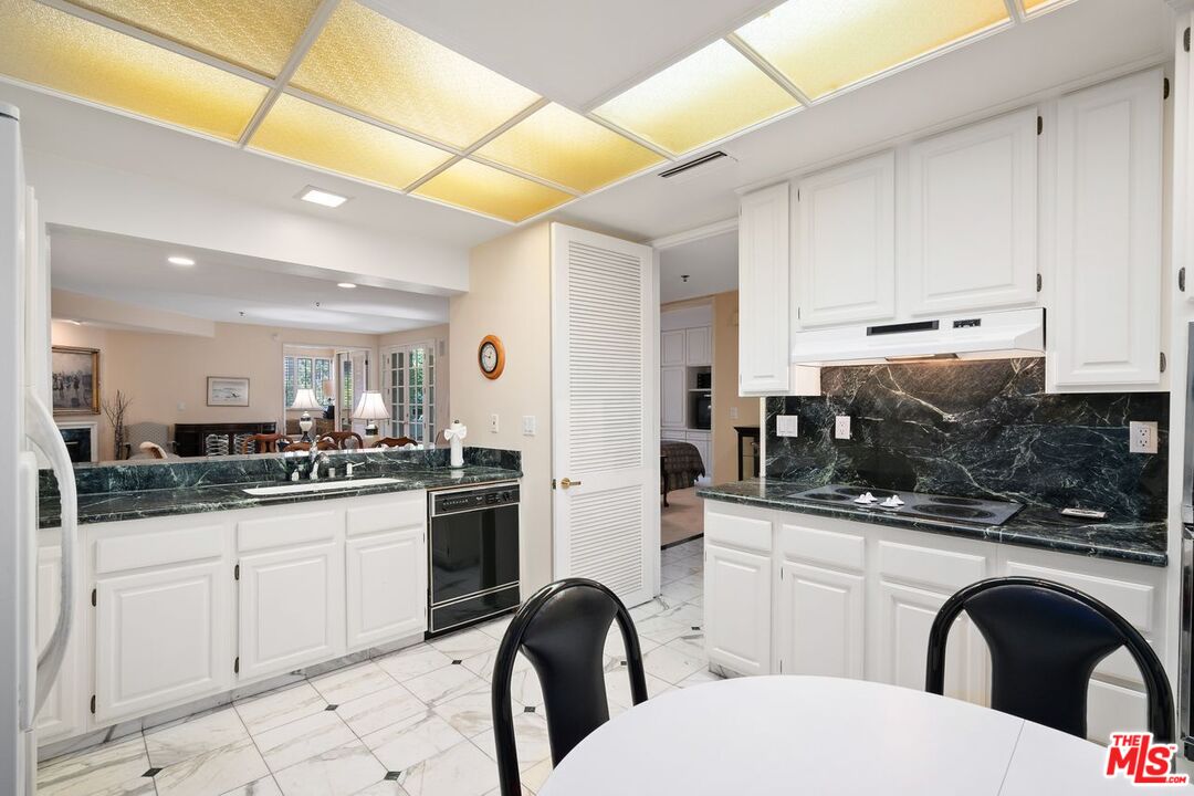 2122 Century Park Ln Unit: 111