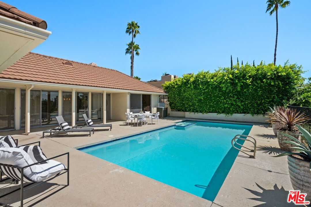 5216 Los Caballeros Way