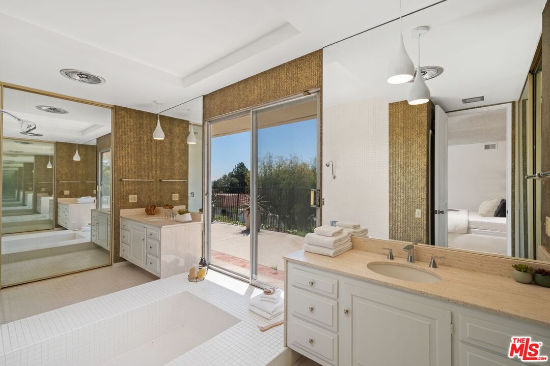 5216 Los Caballeros Way