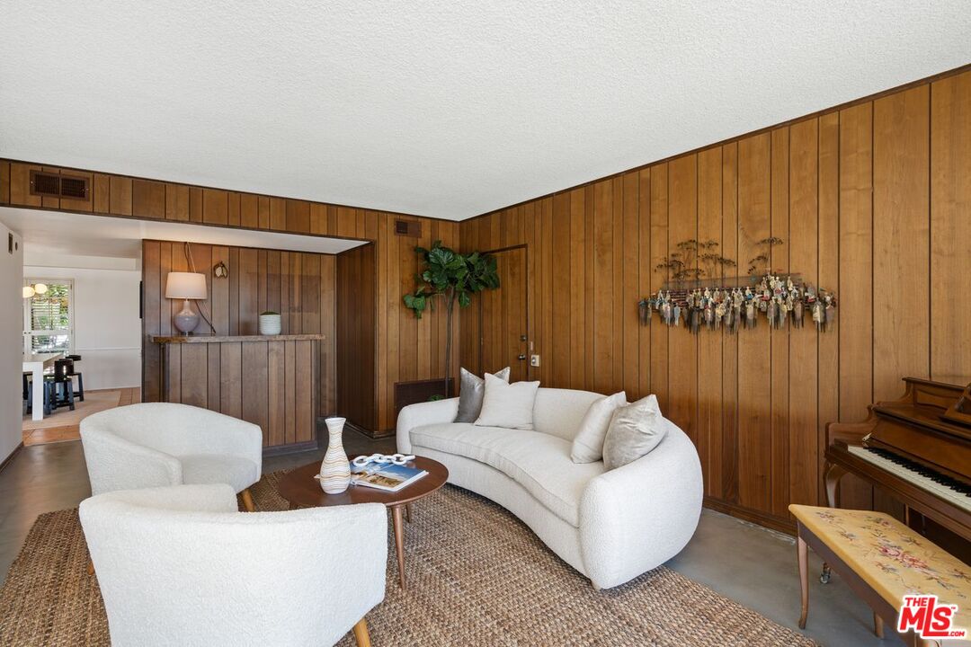 5216 Los Caballeros Way