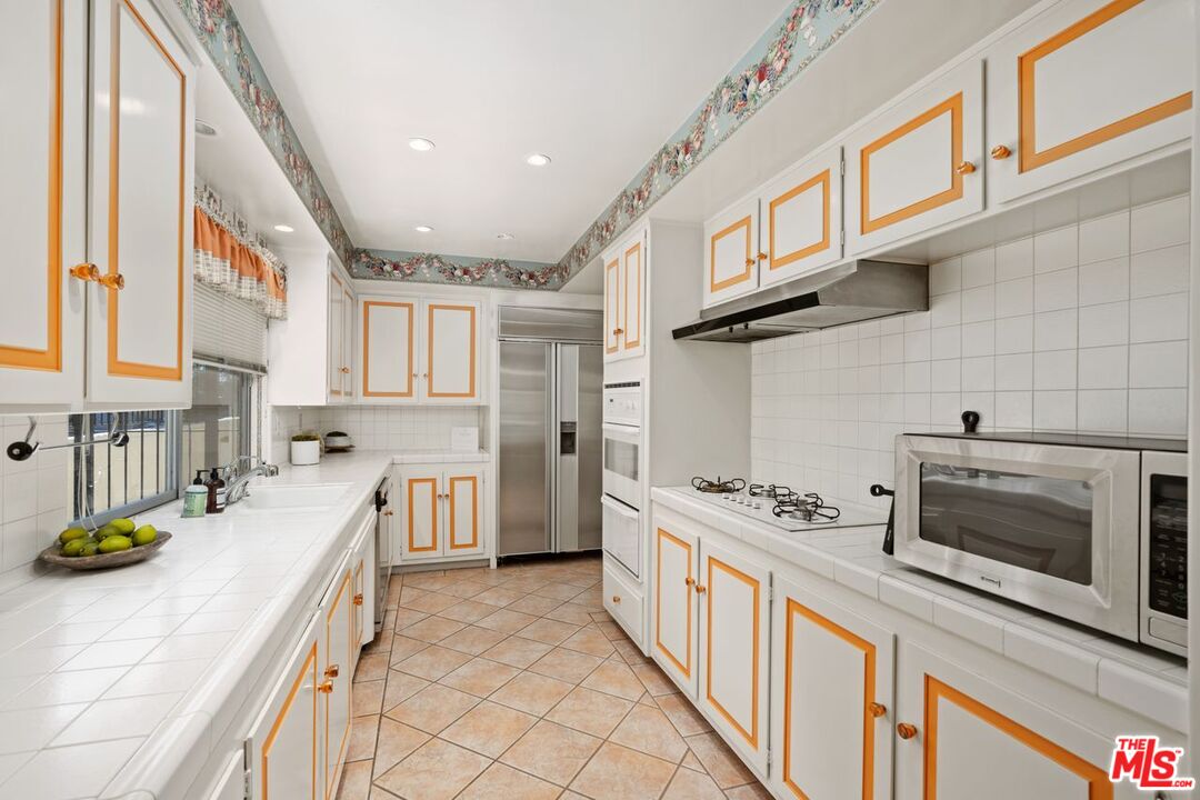 5216 Los Caballeros Way