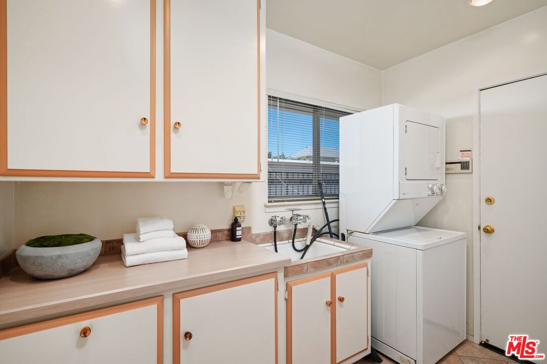 5216 Los Caballeros Way