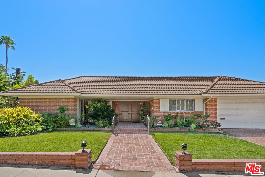 5216 Los Caballeros Way