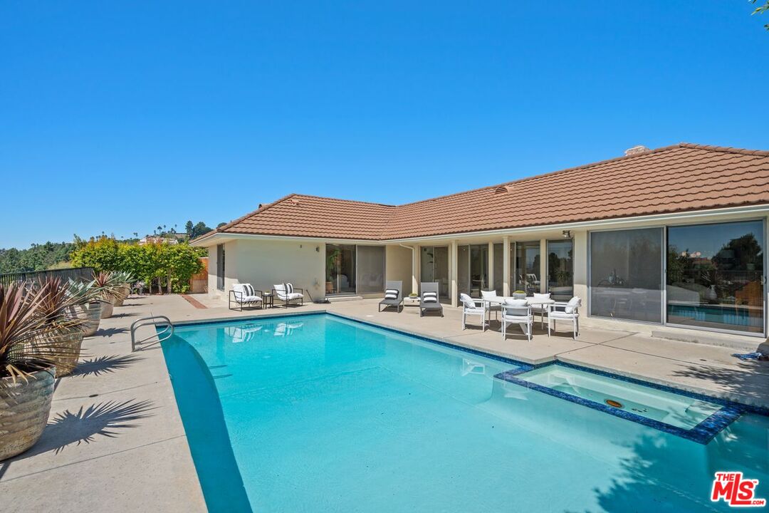 5216 Los Caballeros Way