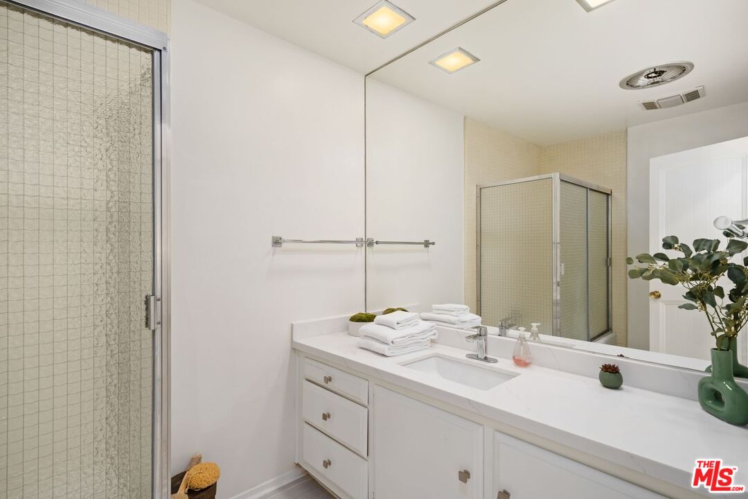 5216 Los Caballeros Way