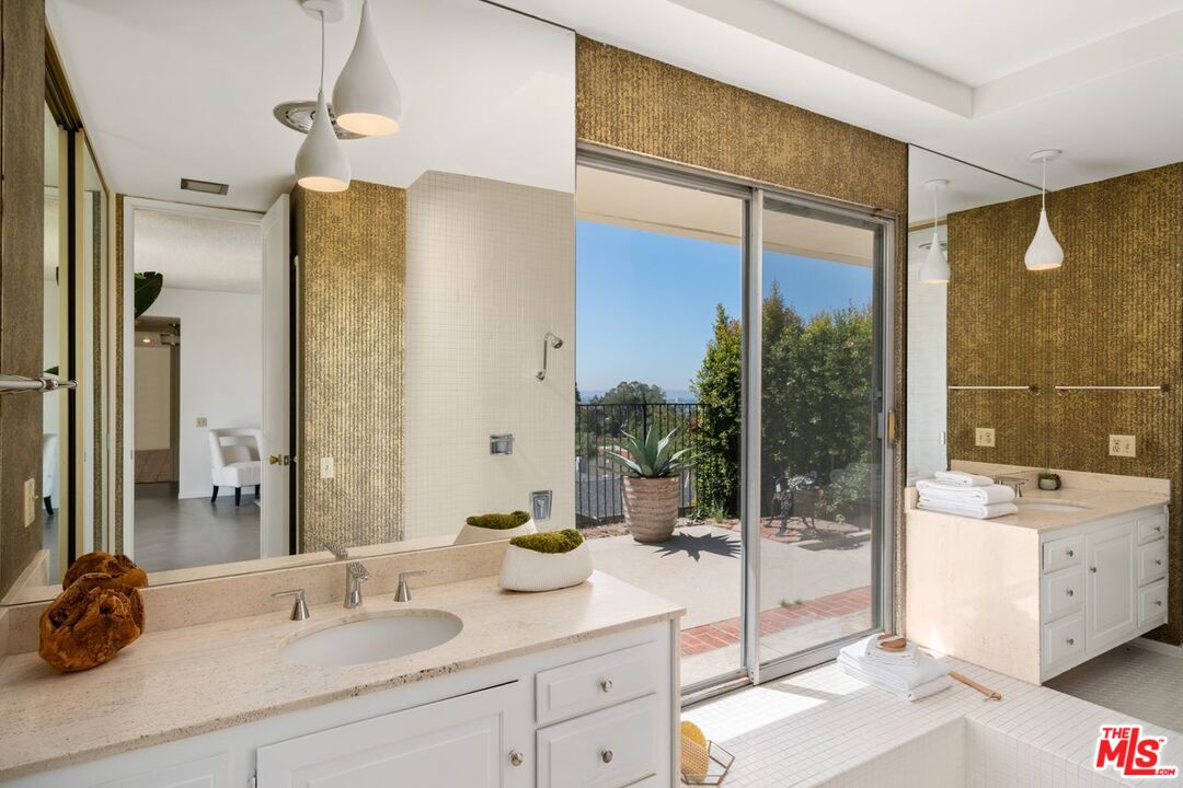 5216 Los Caballeros Way