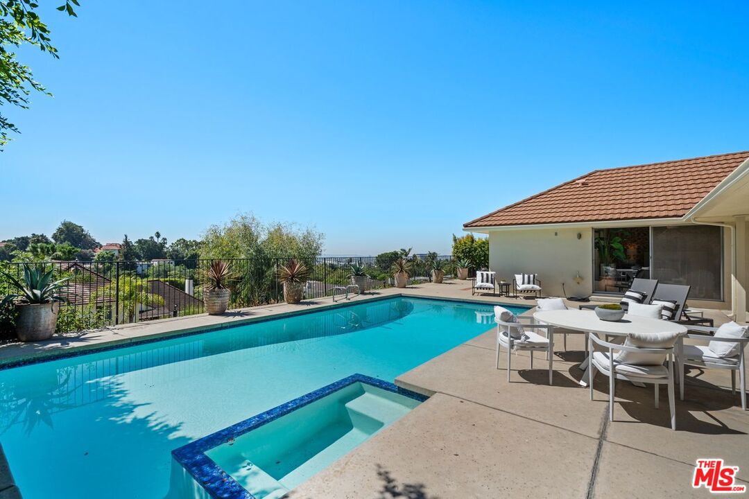 5216 Los Caballeros Way