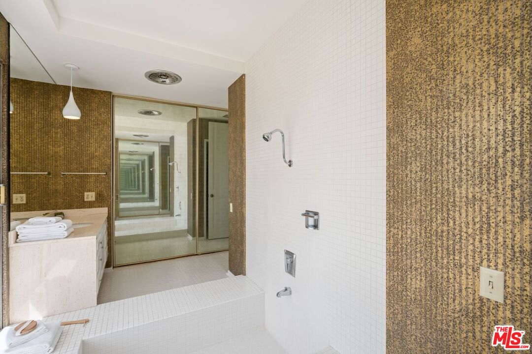 5216 Los Caballeros Way