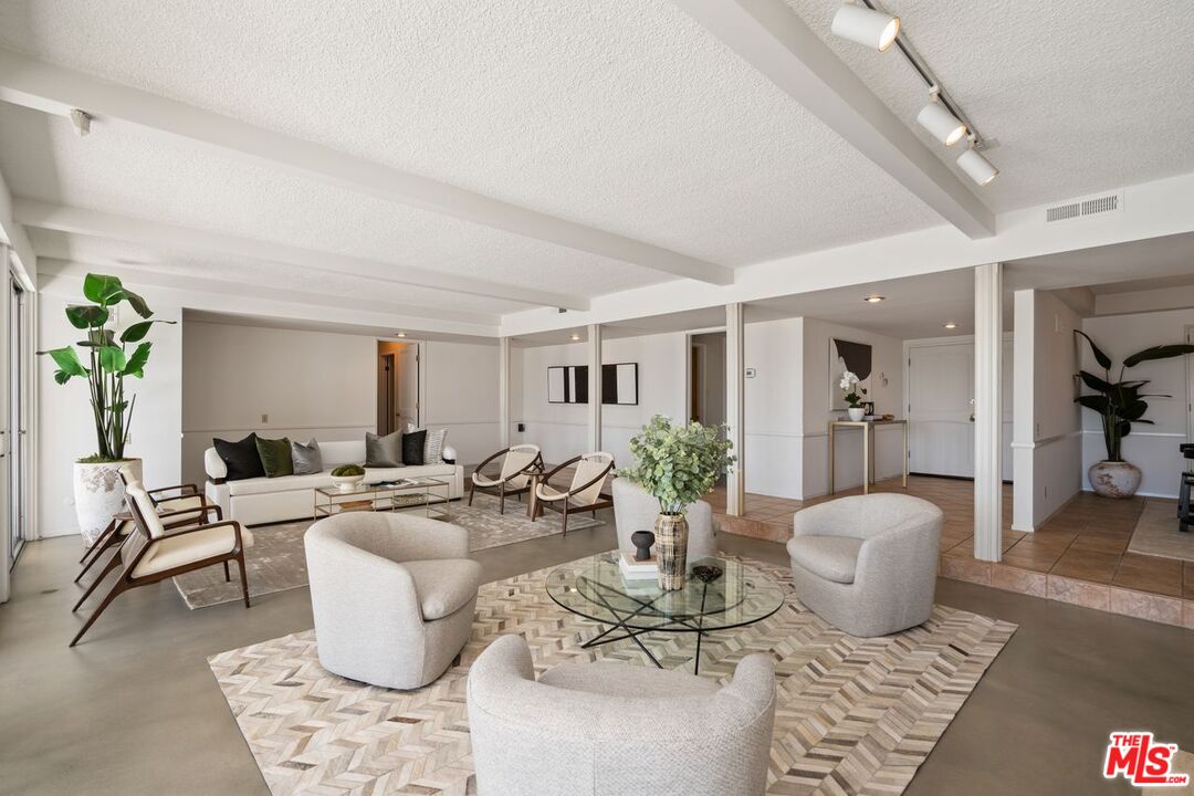 5216 Los Caballeros Way