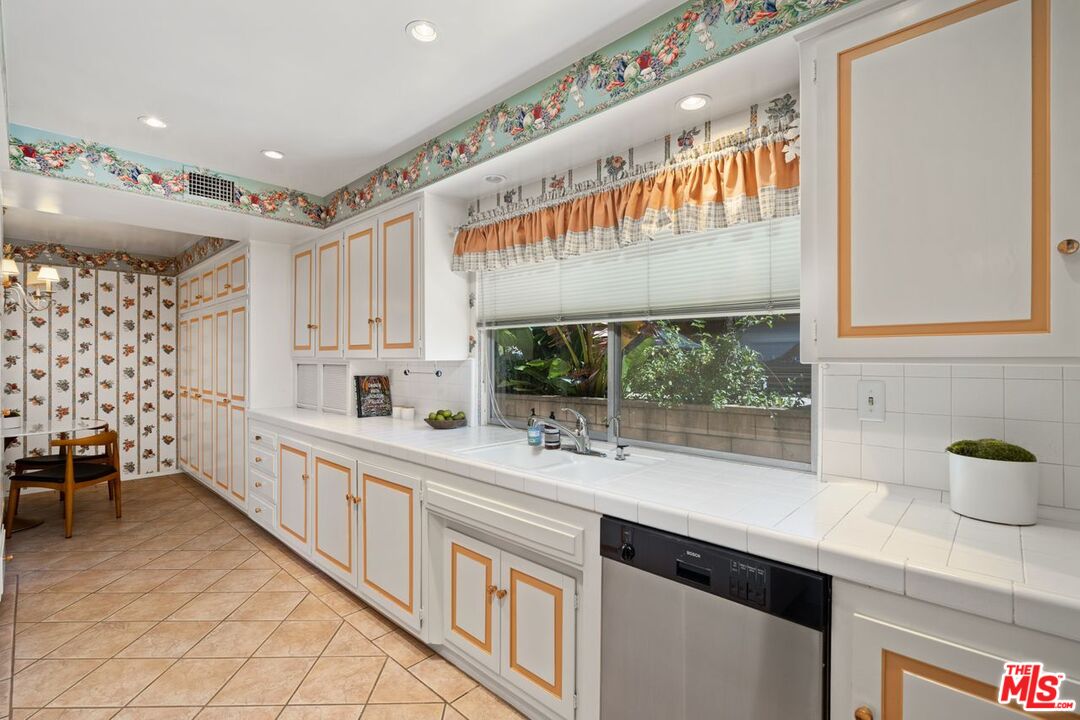 5216 Los Caballeros Way