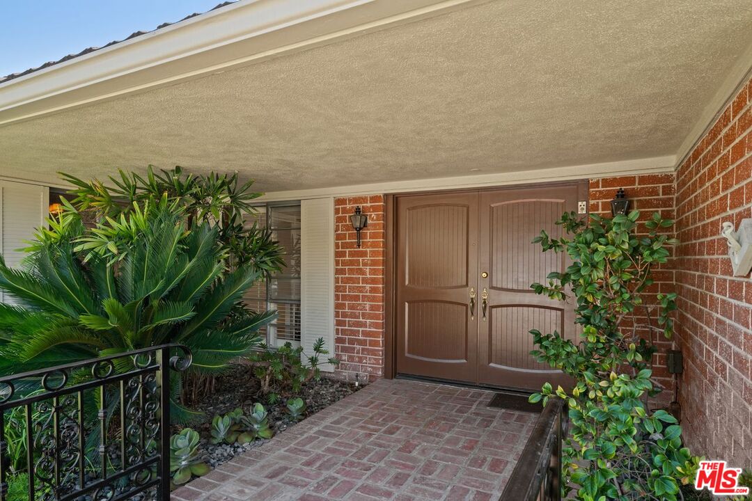 5216 Los Caballeros Way