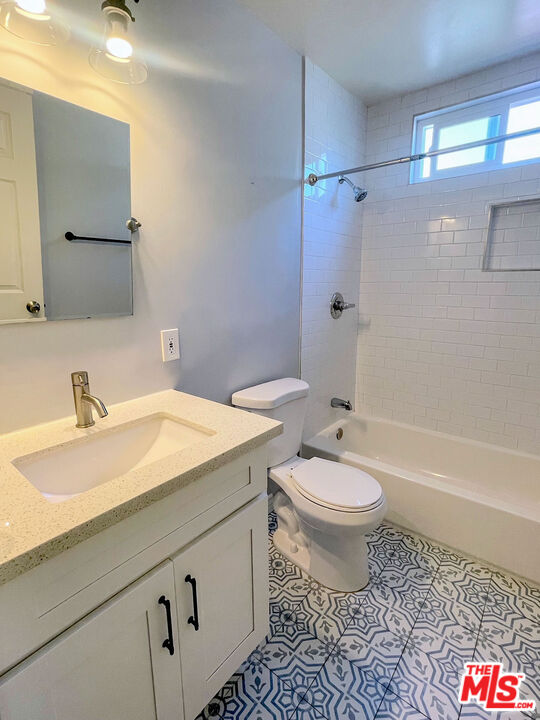 1755 S Mansfield Ave