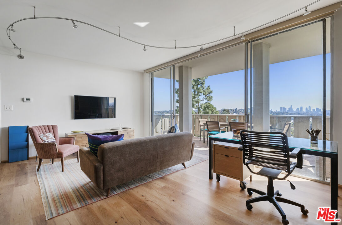 4411 Los Feliz Blvd Unit: 1005