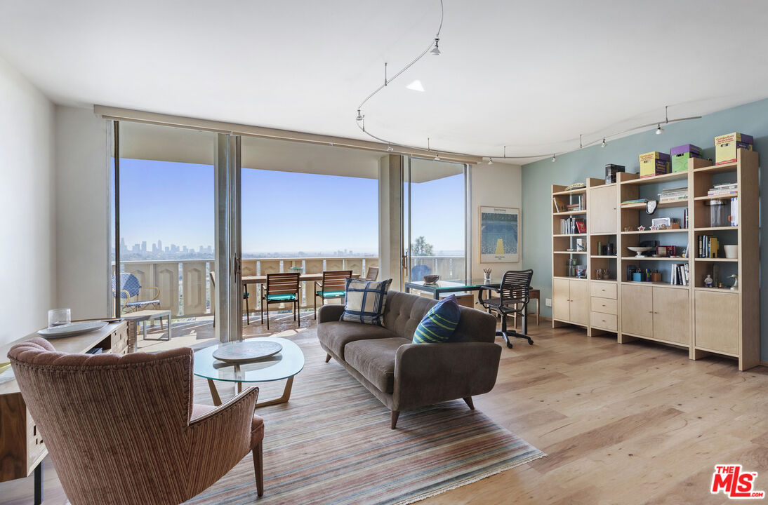 4411 Los Feliz Blvd Unit: 1005