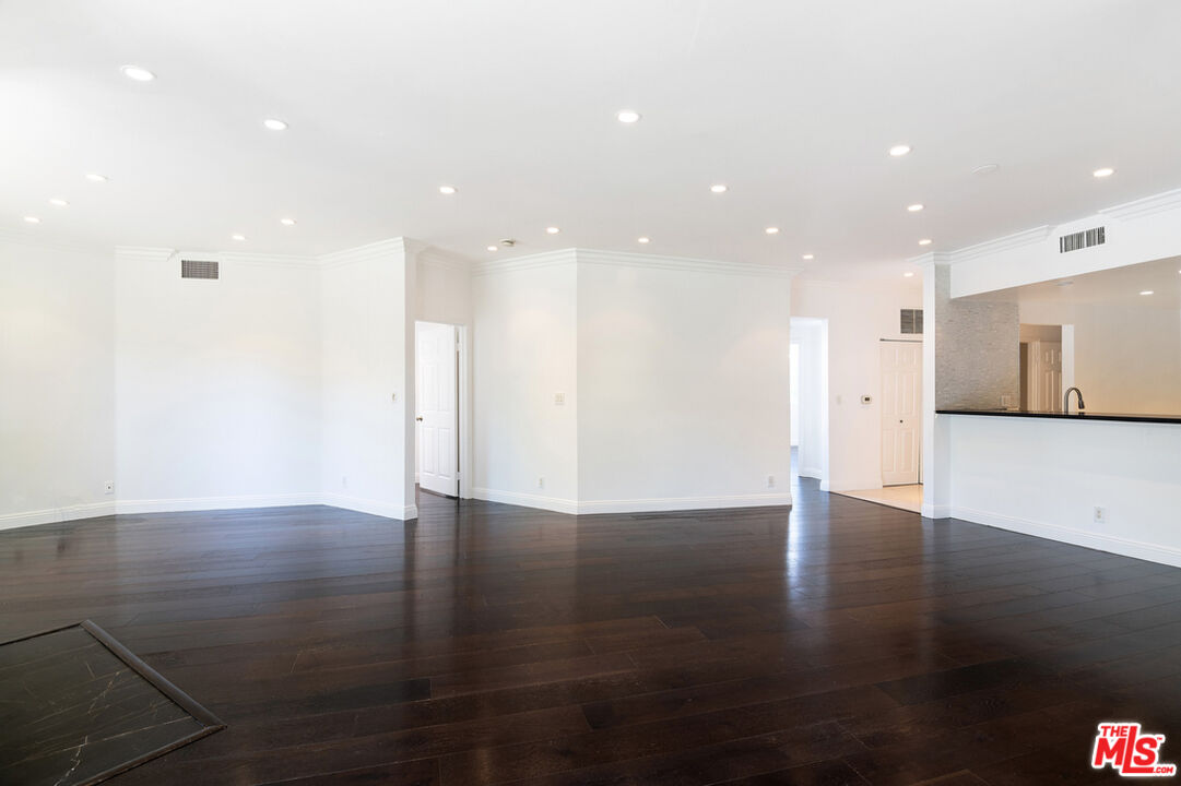 458 N Oakhurst Dr Unit: 106