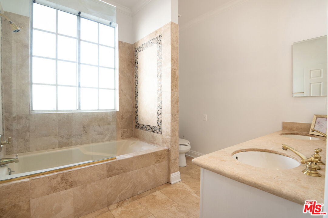 458 N Oakhurst Dr Unit: 106