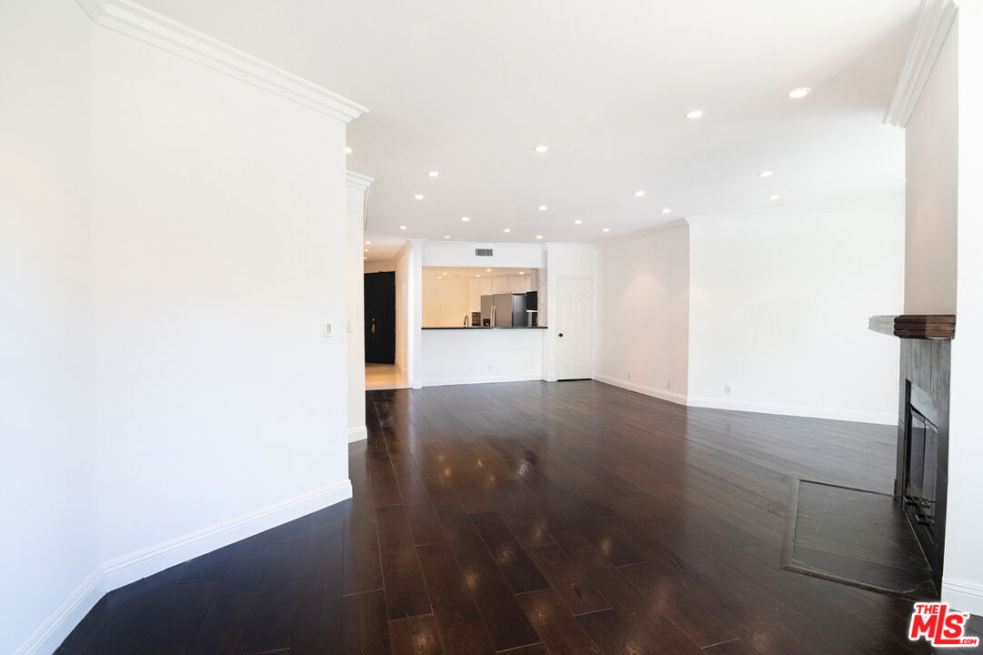 458 N Oakhurst Dr Unit: 106