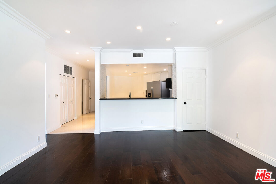 458 N Oakhurst Dr Unit: 106