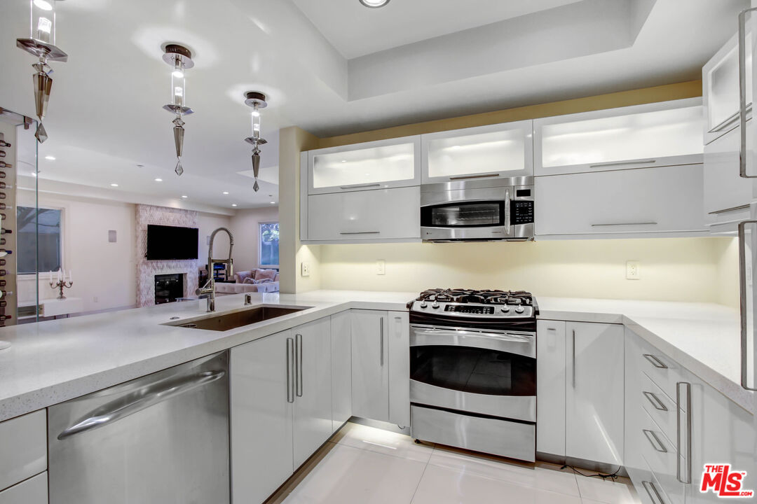 11921 Dorothy St Unit: 102